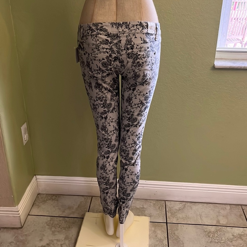 Zco black/gray floral jeans